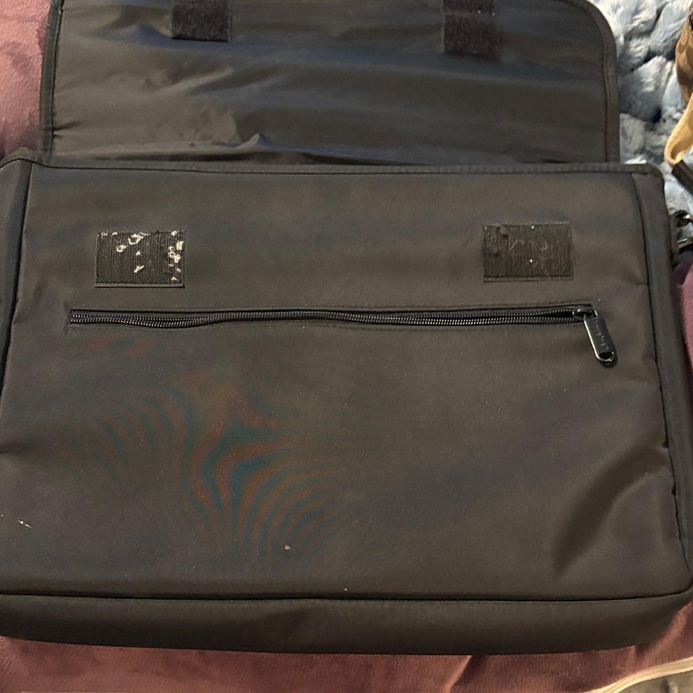 Classic Black Messenger Bag - Picture 3 of 9